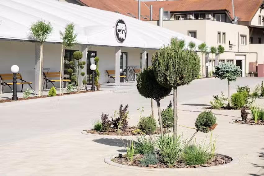 Areo Hotel & Restaurant