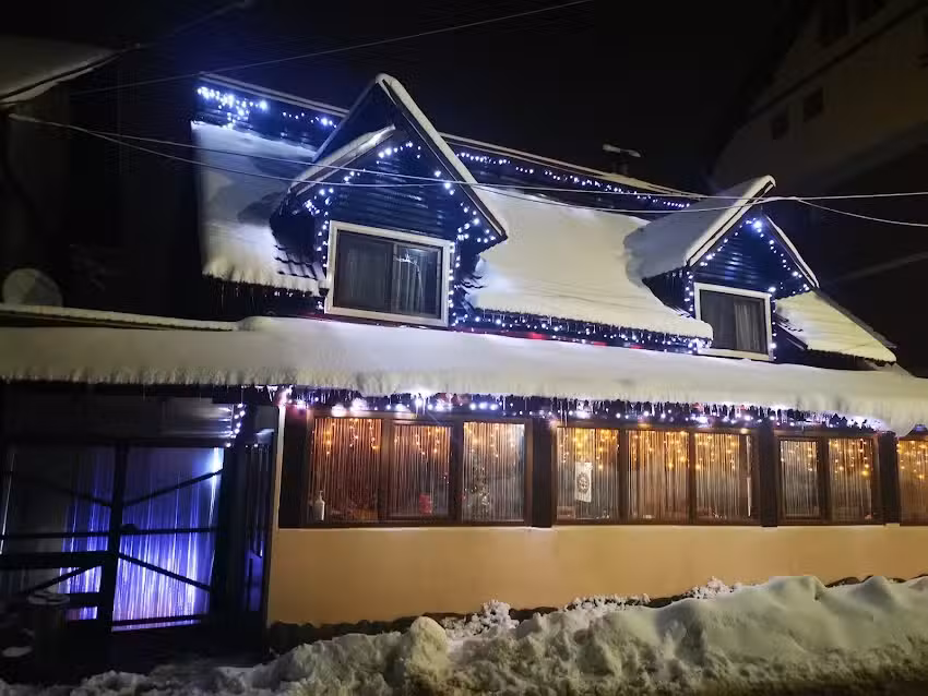 Хижа 7EST Стража