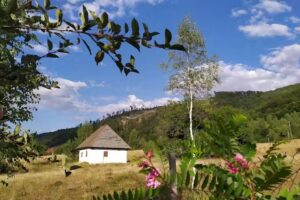 Вила край езерото