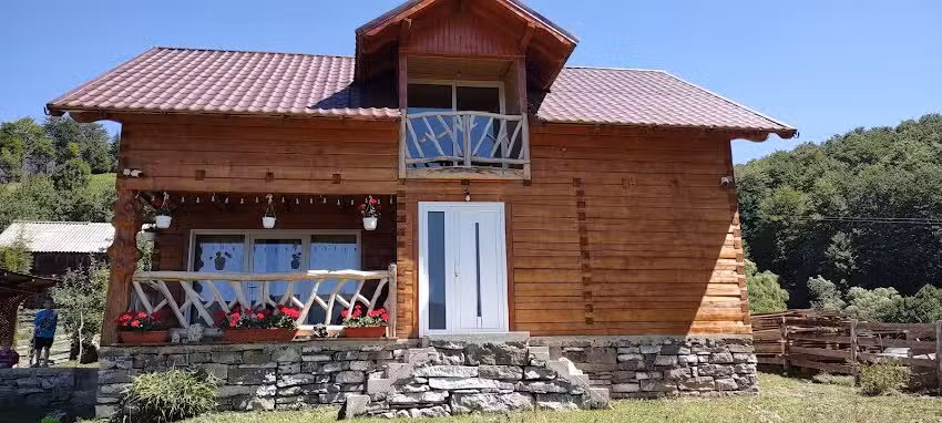 Кристалната хижа в Апусени