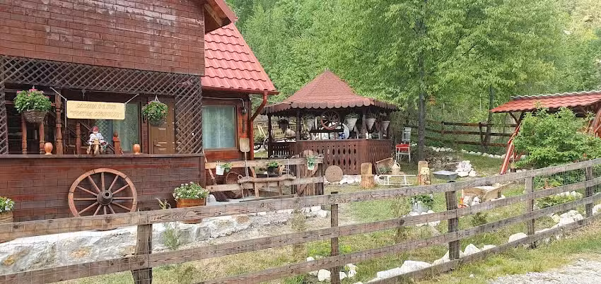 Колиба испод Гаврановог камена