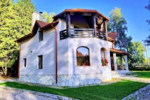 Хижа &bdquo;Черният хълм&ldquo;