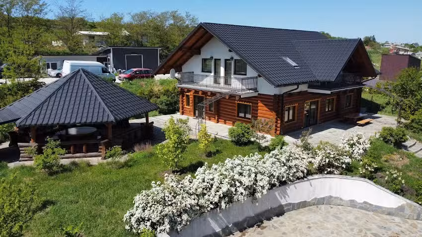 Викендица у воћњаку