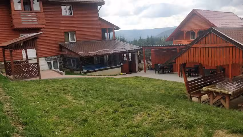 Le chalet parmi les sapins