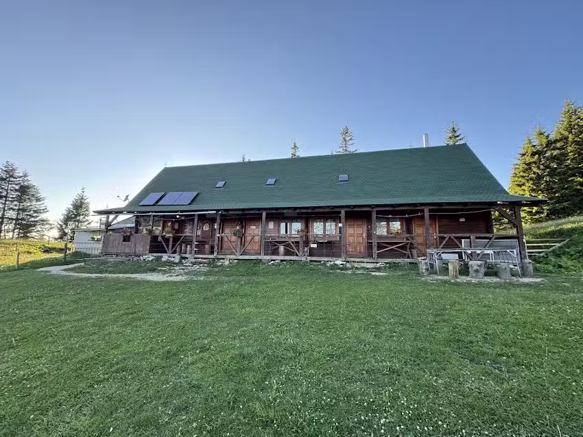 Cottage di pietra solitario