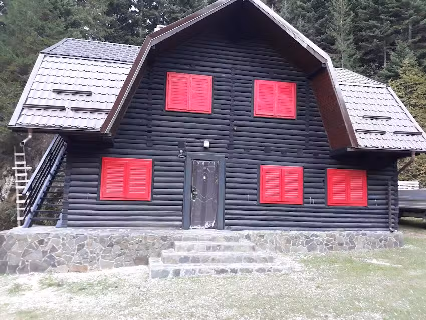 Pirusca h&aacute;zik&oacute;