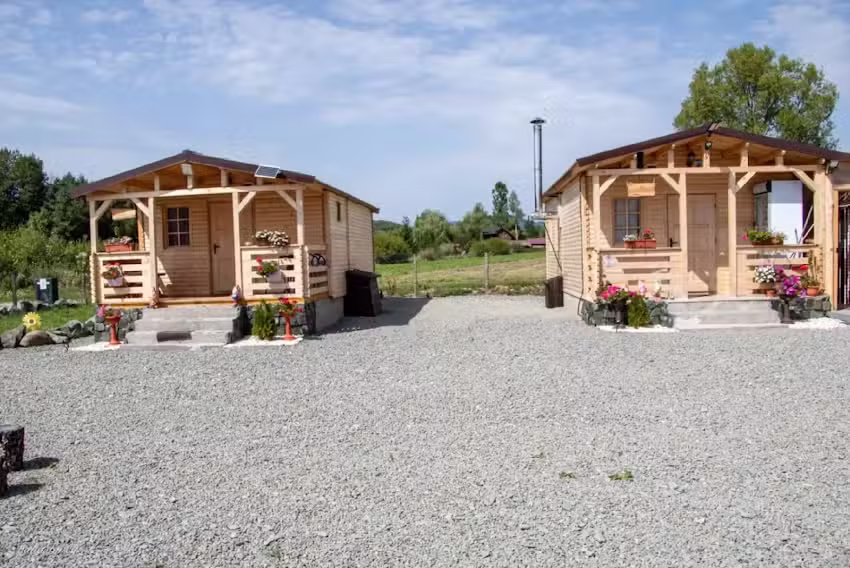 Die H&uuml;tten auf der Wiese