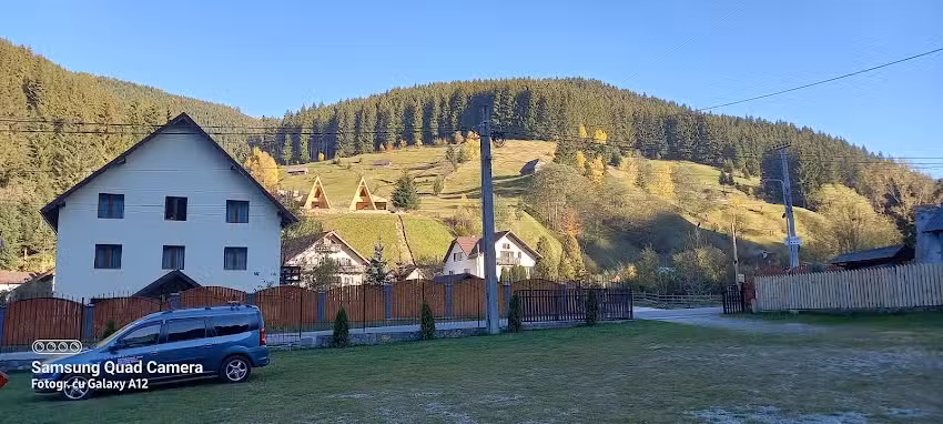 Camere de &icirc;nchiriat Larisa Moieciu