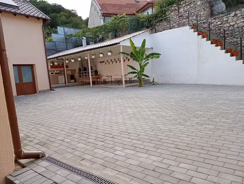 Аделин Хаус