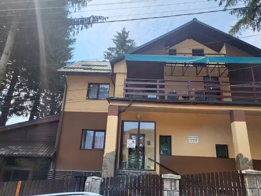 Кућа са јелама