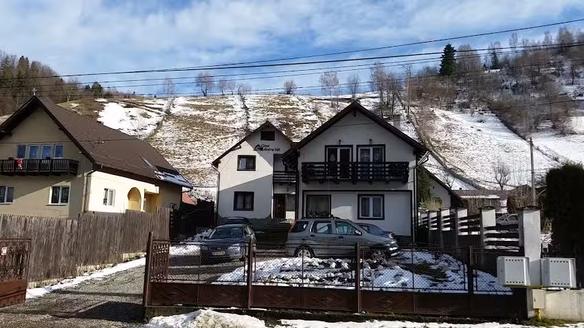 Къщата между долините