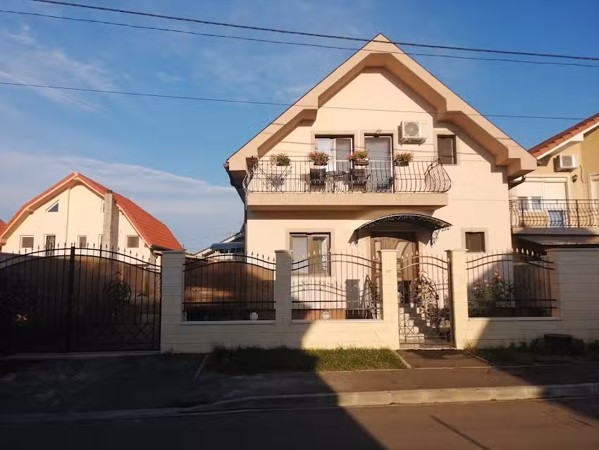 Lena House