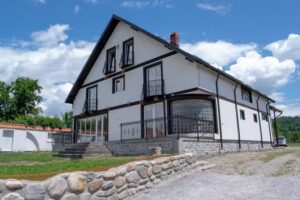 Casa Nevada &ndash; H&eacute;bergement Albești