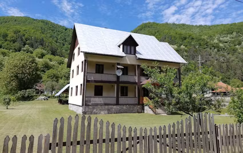 G&auml;stehaus Robildi