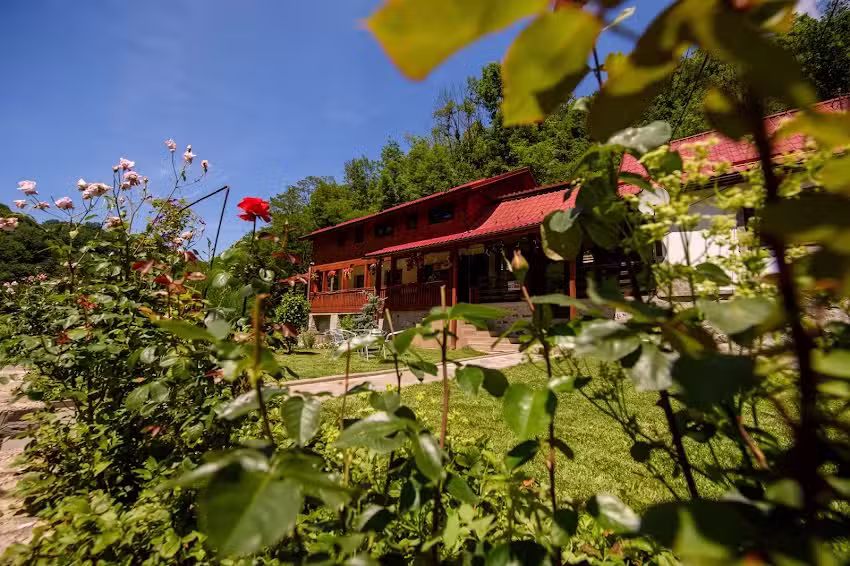 La Guard Valley House