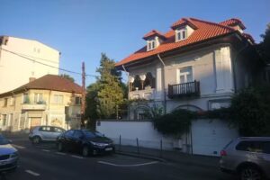 Виктор Хаус