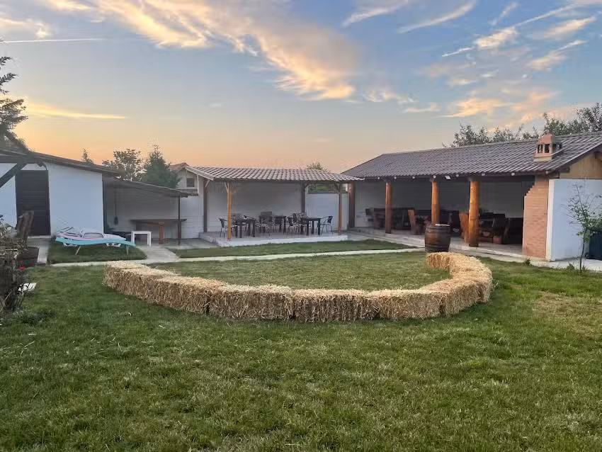 Мала кућа у шуми