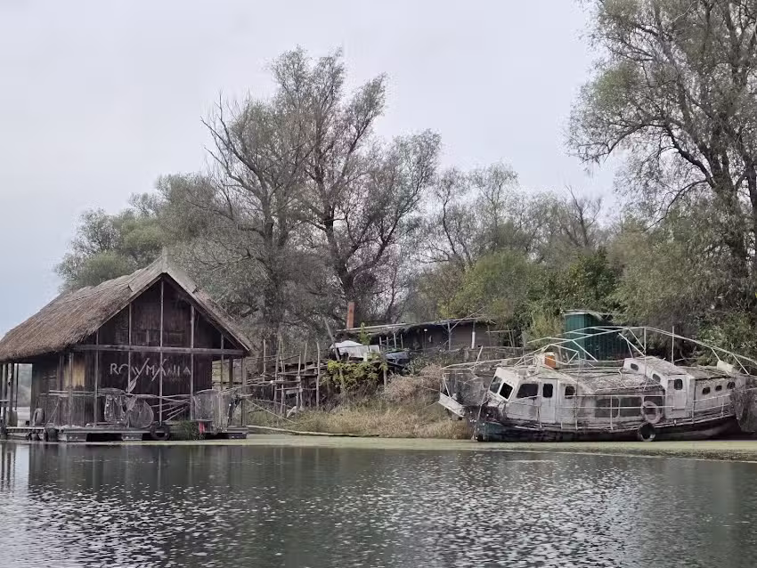 Rowmania Cottage