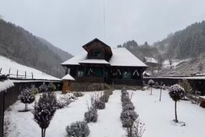 Павлове колибе у долини