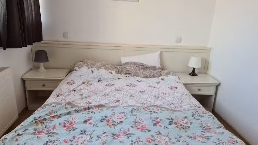 Sz&aacute;ll&aacute;s 120