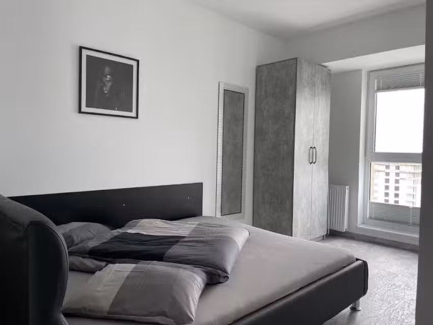 Cozy 2-Room Penthouse Lakeview W14