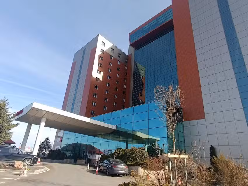 Едуард Елеганс Студиос Букурешт