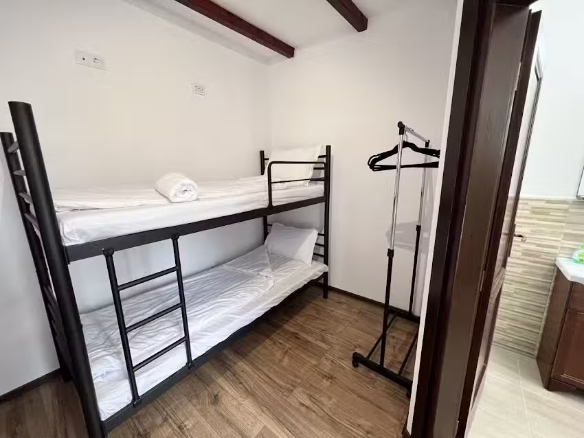 Хостел Зелени човек