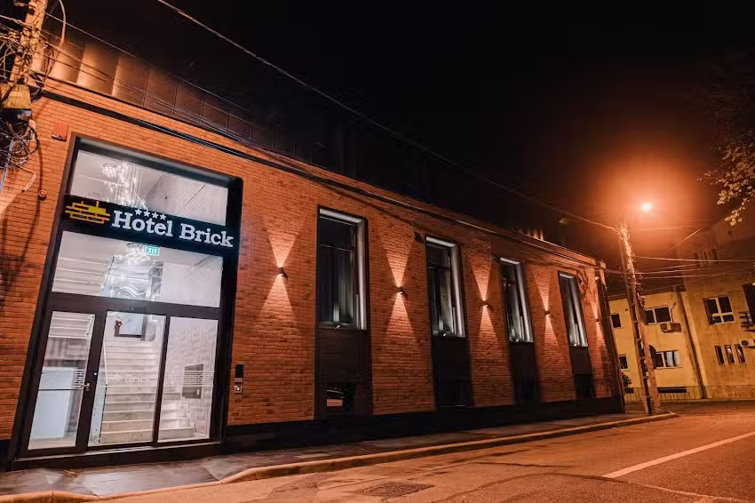 HOTEL BRICK