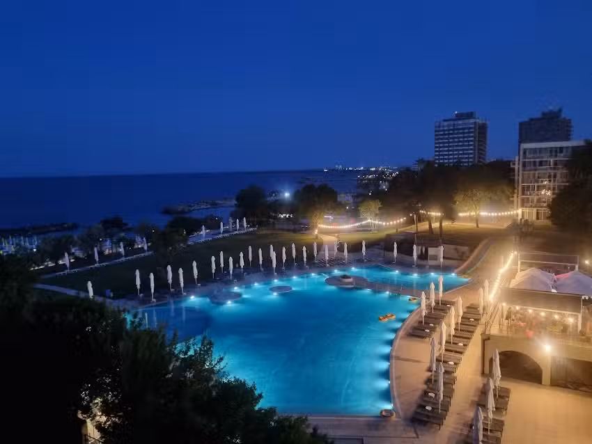 Hotel Cleopatra Saturn