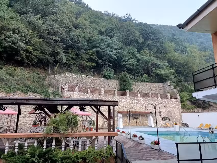 Hotel Trandafirul Galben