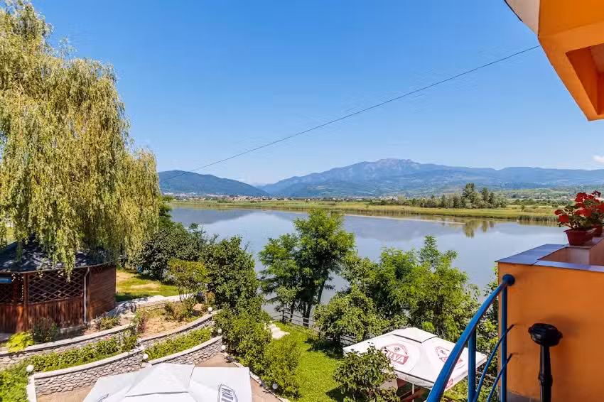 K&eacute;k Foly&oacute; Motel