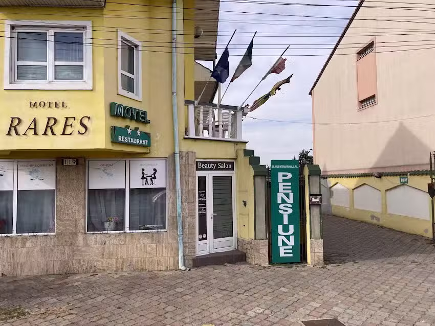 Мотел Рарес