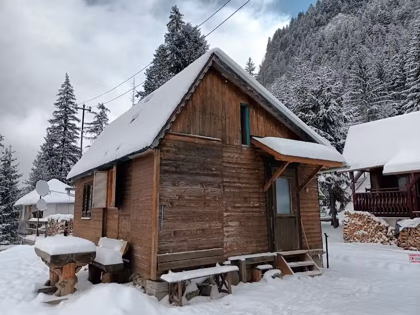 Hegyre n&eacute;ző fah&aacute;z