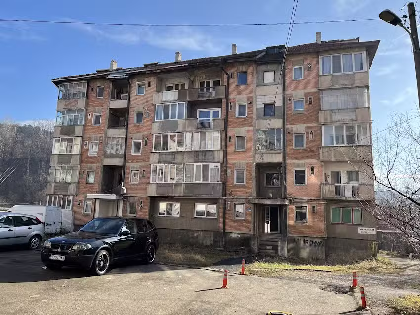 Близу центра