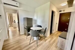 Neuer Arc de Triomphe – Elegant & Gemütlich