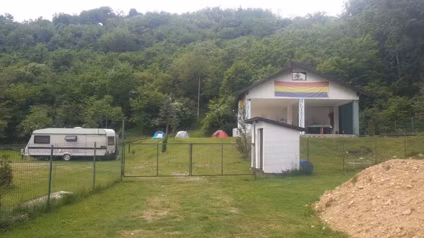 Камп парк каравани и шатори