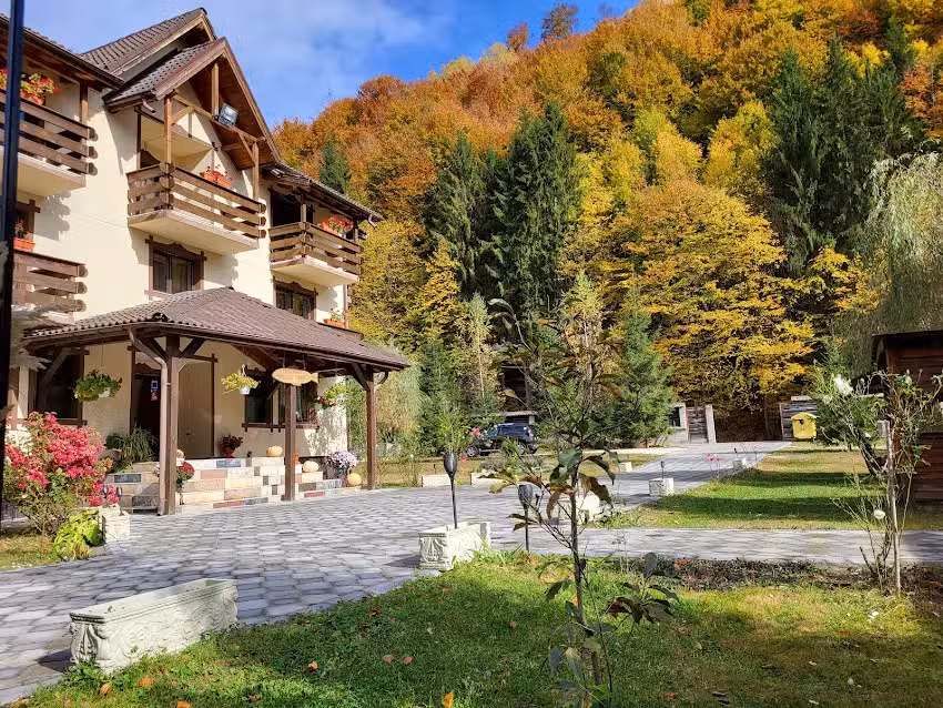 Păstrăvăria Cascada R&acirc;ușor