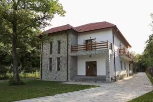 2 Ein kleines G&auml;stehaus