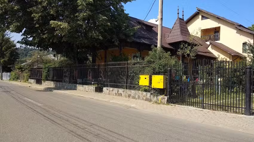 Elena Vend&eacute;gh&aacute;z