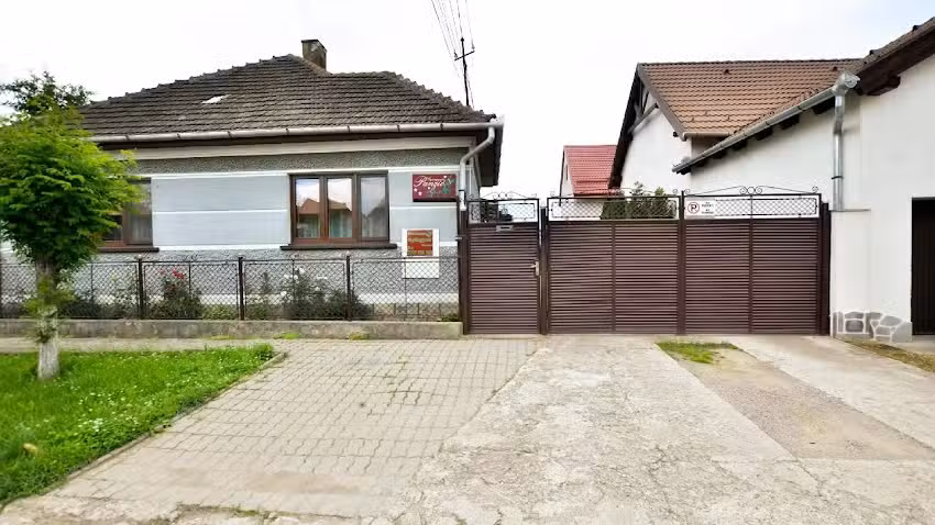Pensiunea &ndash; Gy&ouml;ngyv&eacute;r Panzi&oacute;