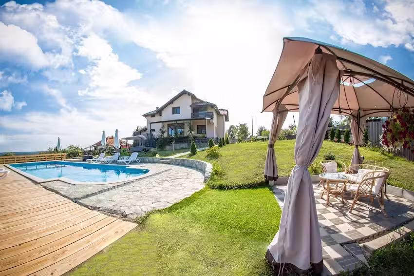 Julia G&auml;stehaus