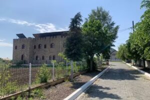 Pascani Kir&aacute;lyi Kast&eacute;ly Panzi&oacute;/&Eacute;tterem