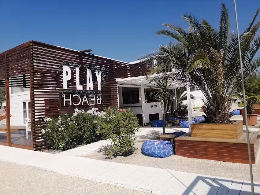 ПЛАЖА ЗА ИГРУ, Мамаја