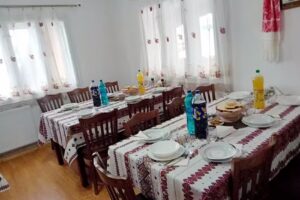 Punct Gastronomic Local la Cabana Georgiana Dealu Negru