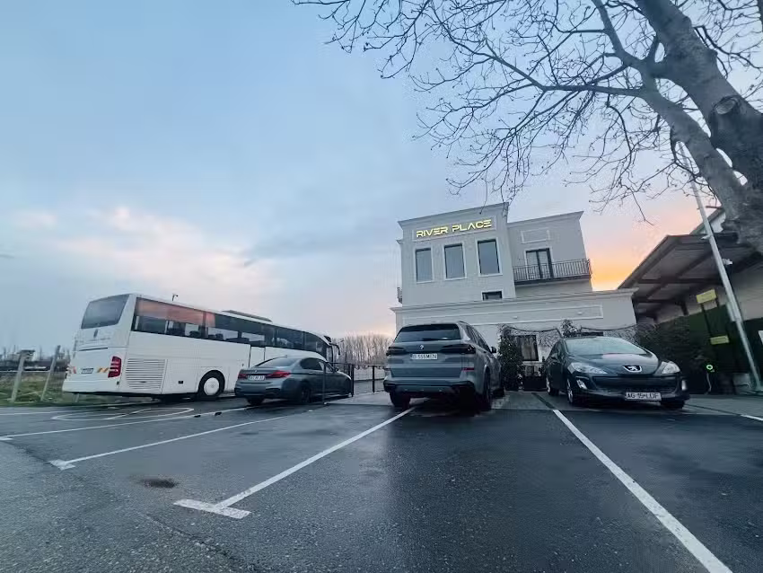 Ривер Плејс