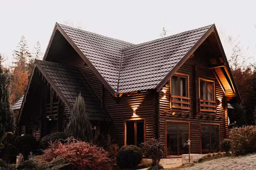 Рустикална дървена вила