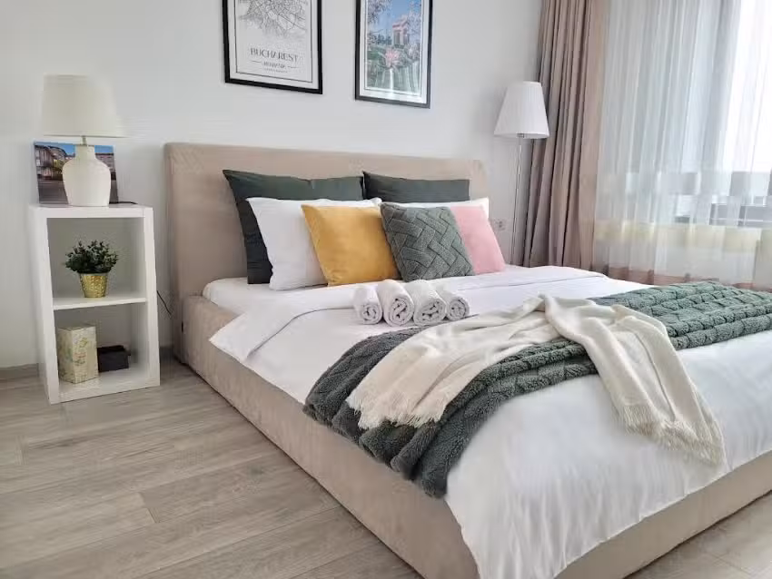 Stilvoller R&uuml;ckzugsort in der Stadt, Kamin, Sonnenuntergangsblick