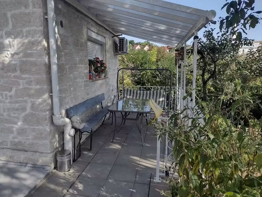 Камена кућа