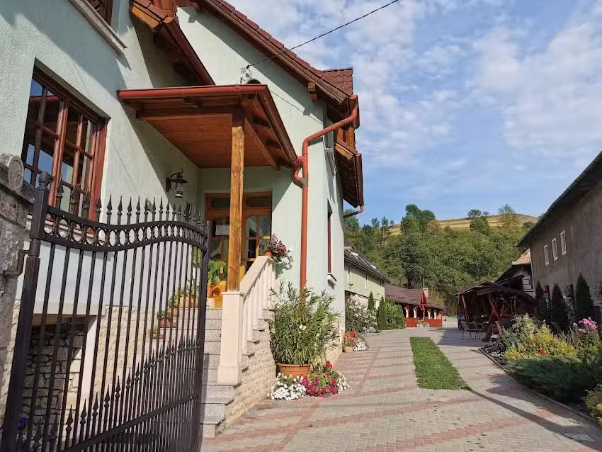 T&uuml;nde Vend&eacute;gh&aacute;z