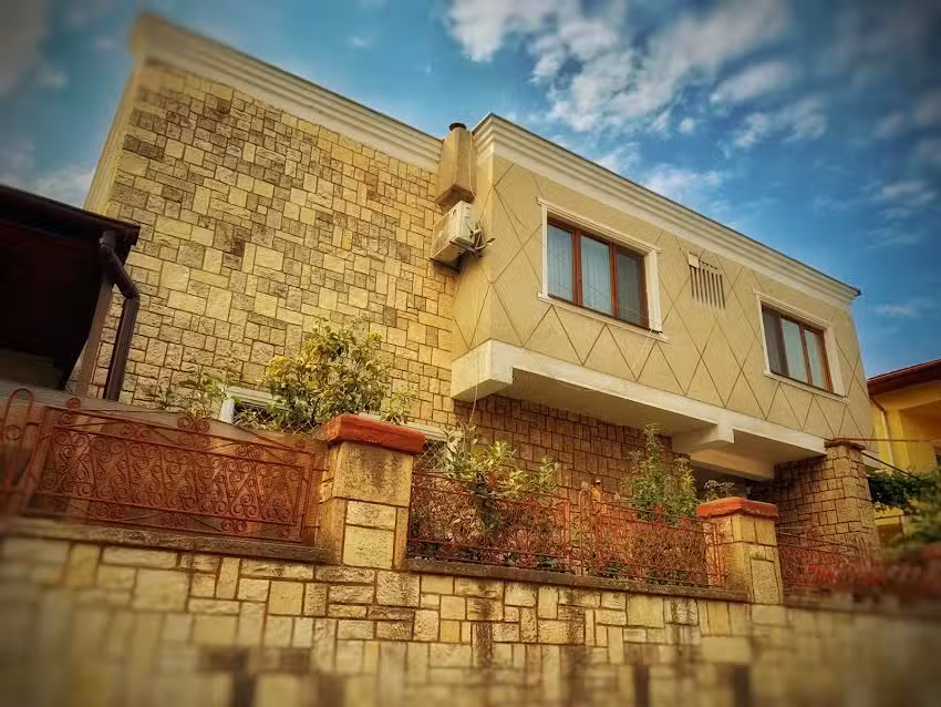 Вила 3 Папуче